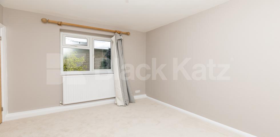 			New Instruction!, 1 Bedroom, 1 bath, 1 reception Apartment			 St Georges Lodge, Muswell Hill, Muswell Hill / Crouch End